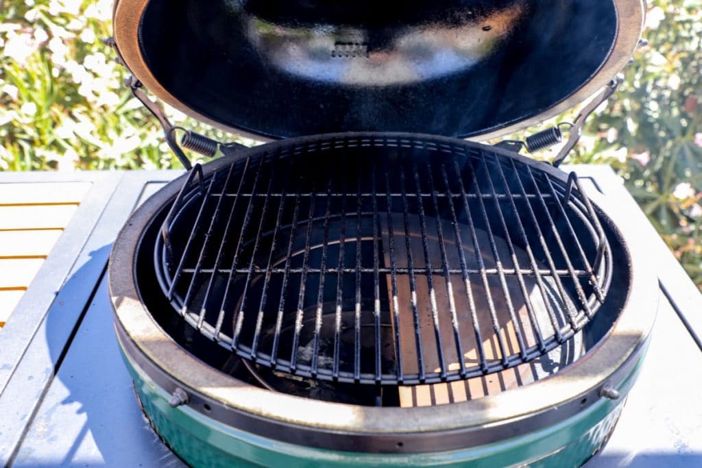 two zone set up for a charcoal grill to smoke a tri tip